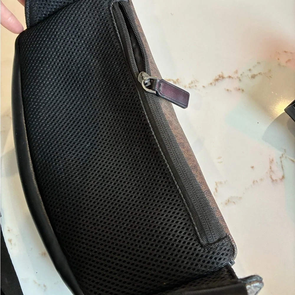 Michael Kors logo print cross pack with yellow detail - Picture 4 of 6